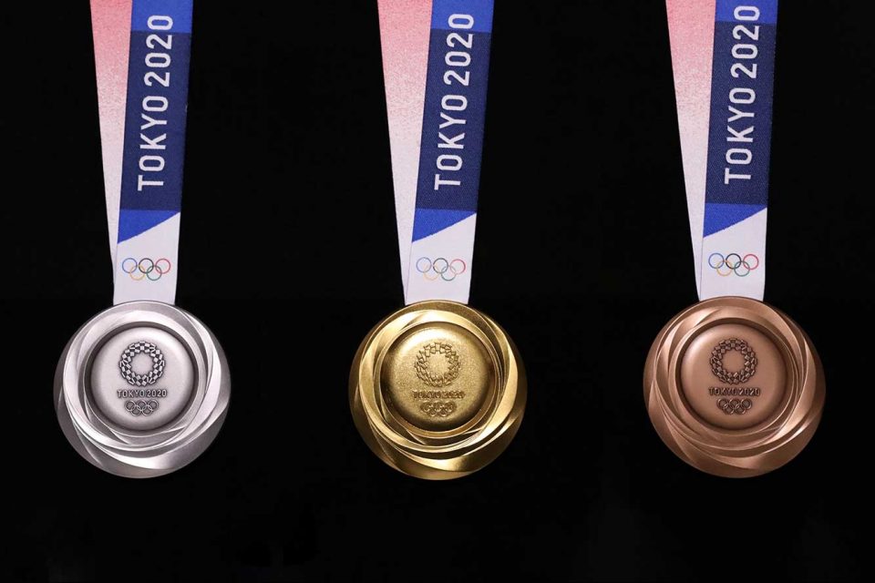 Olimpijskie medale Tokio 2020 wykonane z 80 000 ton telefonów komórkowych z recyklingu, elektroniki